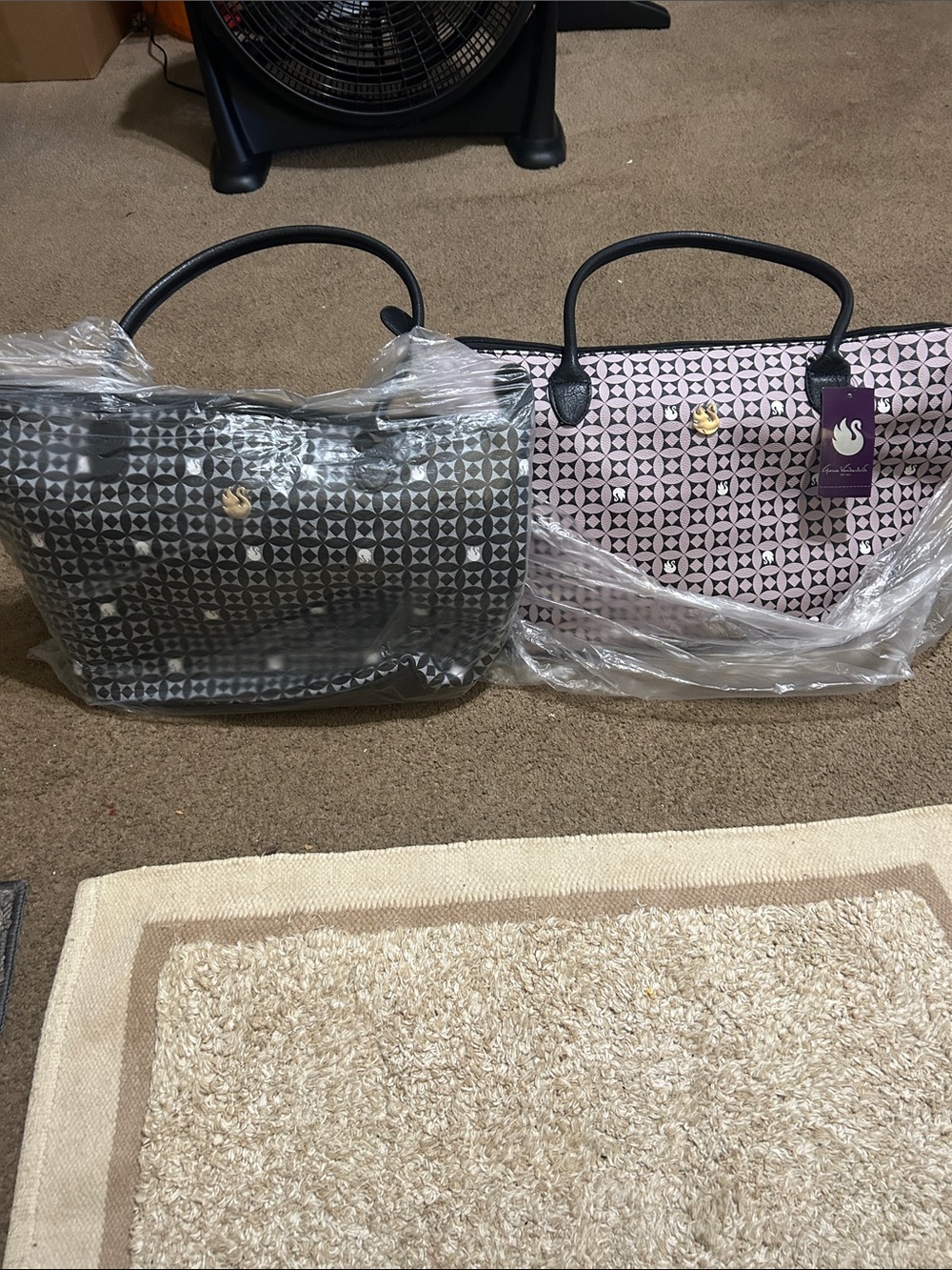 Gloria Vanderbilt Geometric Totes in Black and Light Pink